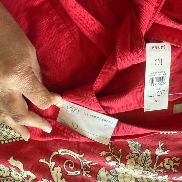 LOFT Women's Red Shorts - Picture 6 of 7